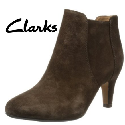Clarks 棕色翻皮小短靴