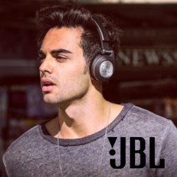 “骚”出街的时尚耳机  JBL E50BT头戴式耳机