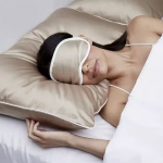 断货很久的Iluminage氧化铜睡眠抗皱枕罩及眼霜套装