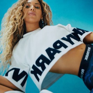Beyoncé 个人品牌Ivy Park 运动上衣，女裤闪购