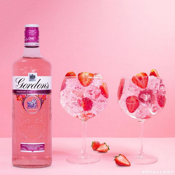 英国著名金酒品牌Gordon’s发布新款粉色金酒——Pink Gin