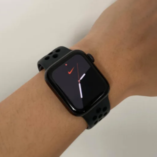 Apple Watch Series 5 太空灰 黑色运动型表带款