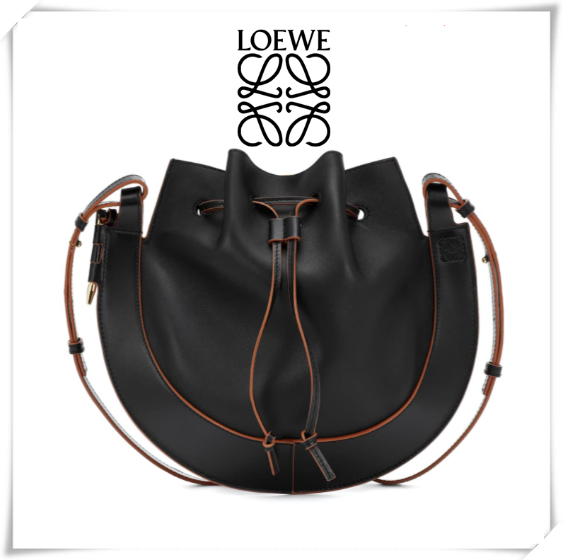 宛如艺术品收藏~2020推出的新款Loewe罗意威Horseshoe马蹄飞碟包
