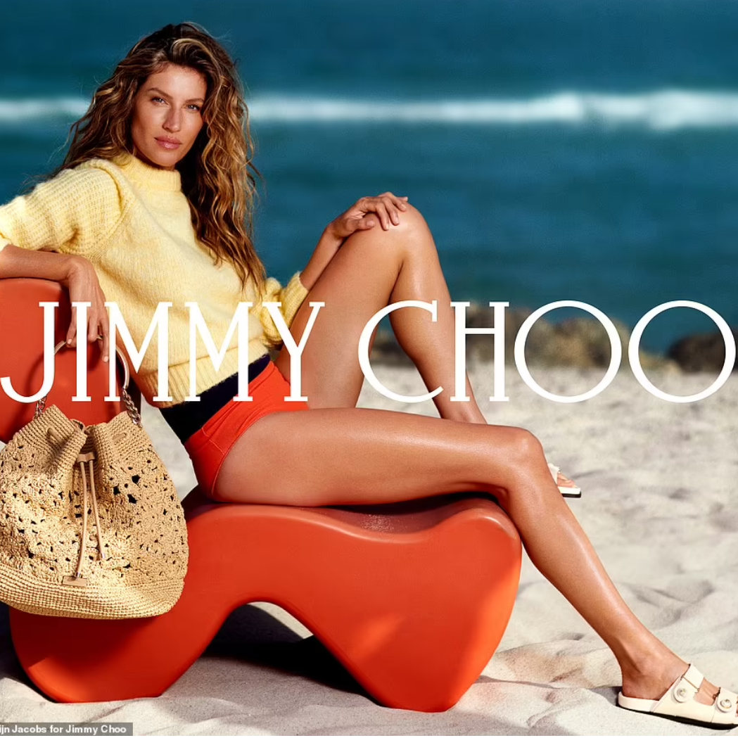 以Jimmy Choo凉鞋开启新季夏日造型！