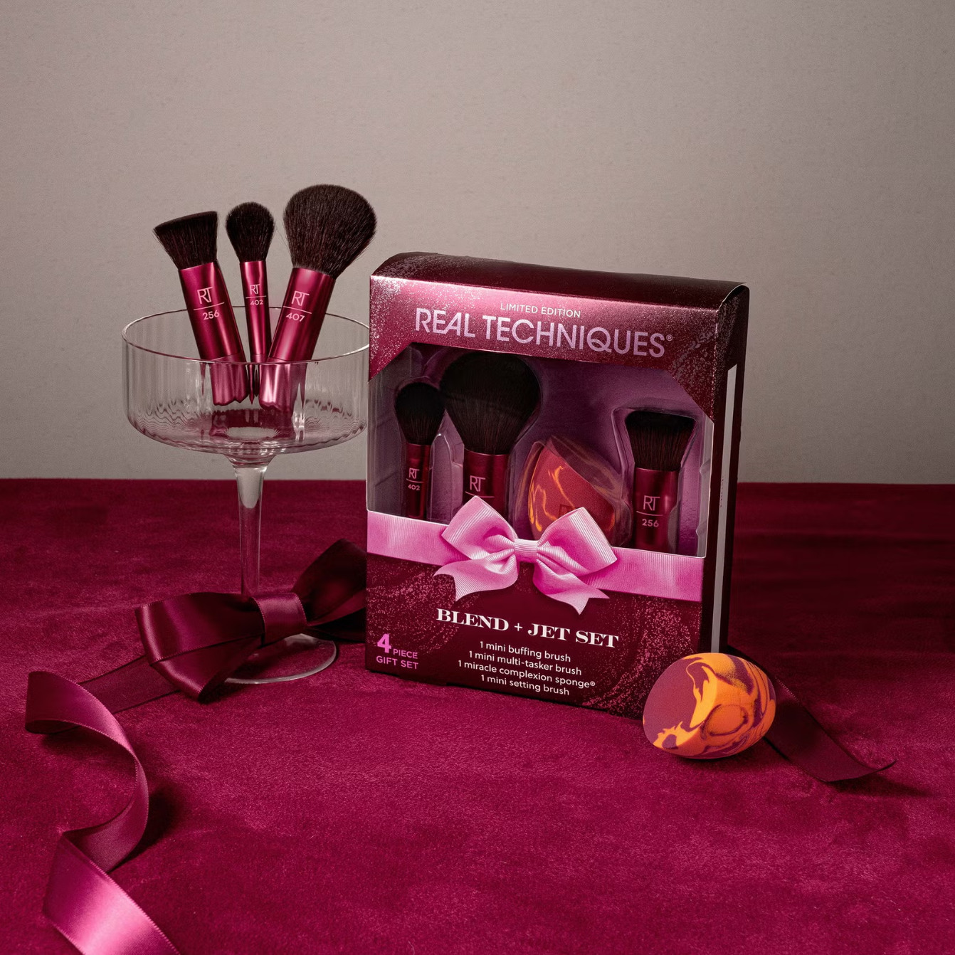 一套搞定底妆、定妆、遮瑕！Real Techniques Blend & Jet Set旅行底妆套装