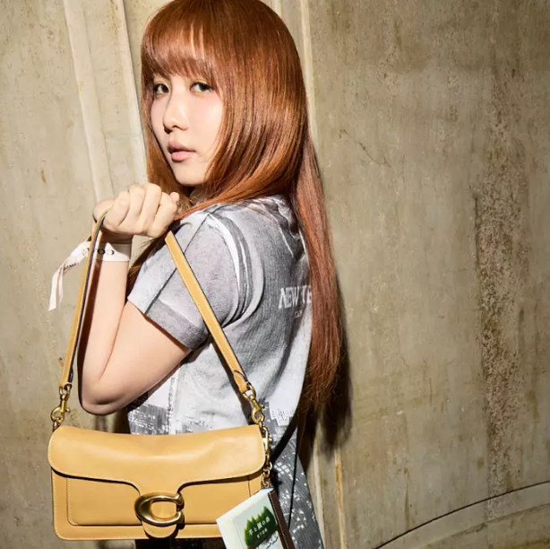 从「轻奢」到「新奢」！越来越潮的Coach